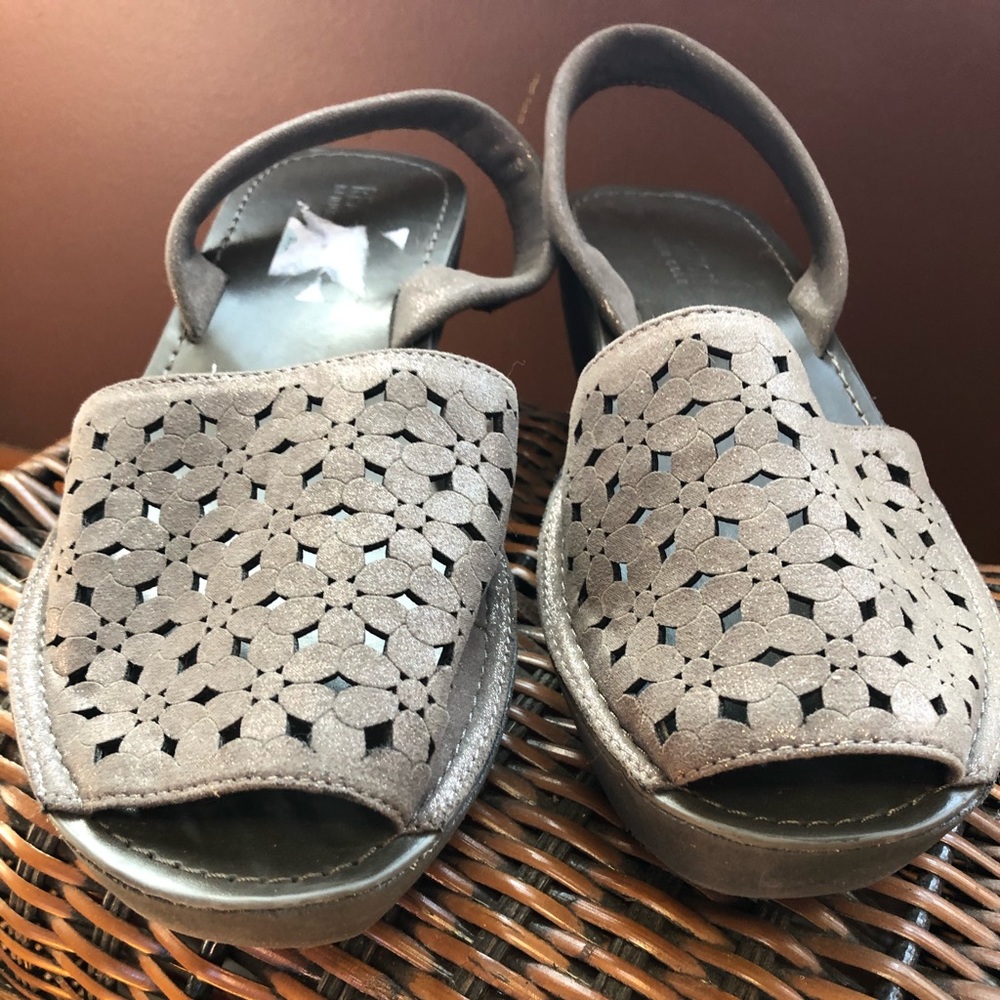 Kenneth Cole Reaction wedge sandals - Picture 3 of 7